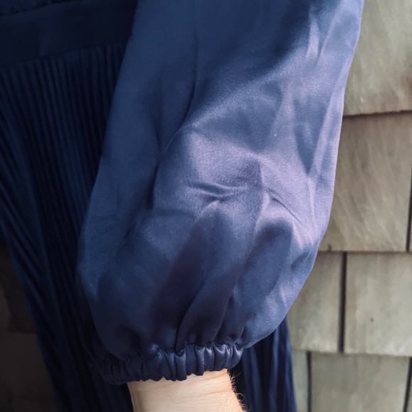 Adelyn Rae M Pleated Satin V-Neck Long Sleeve Midi Satin Navy Blue Dress - Picture 7 of 14
